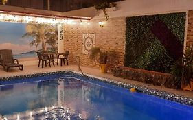 Hostal Perla Real Inn